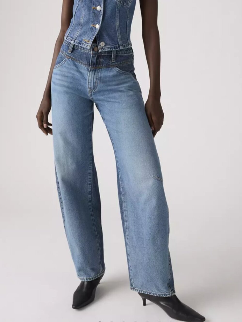 NWT Barrel Saddle Back Women's Jeans